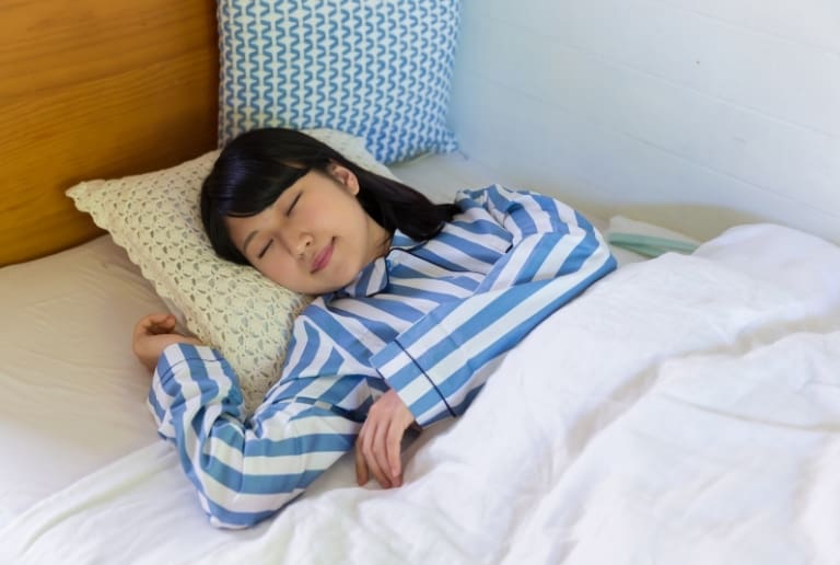 日本人は仰向けで寝る人が多い