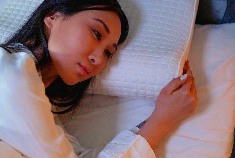 疲れすぎて眠れない自律神経の乱れが引き起こす症状