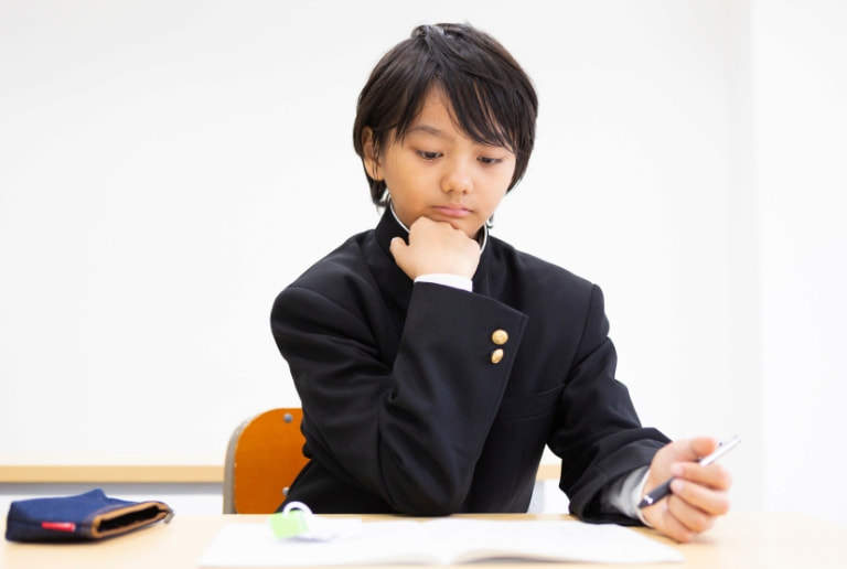 睡眠不足が中学生に与える悪影響